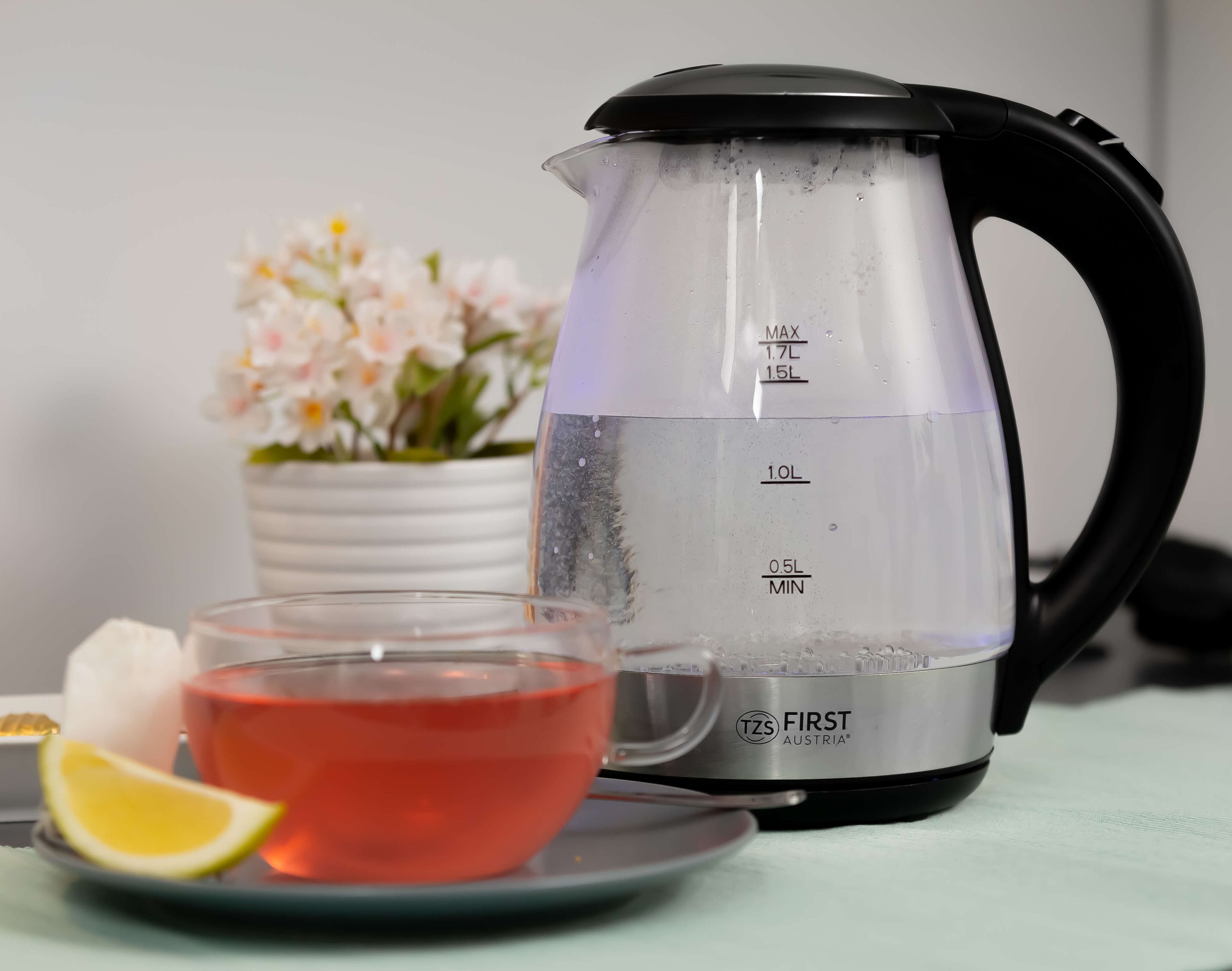 Glass kettle 2200 watts | 1.7 liters | Adjustable temp.